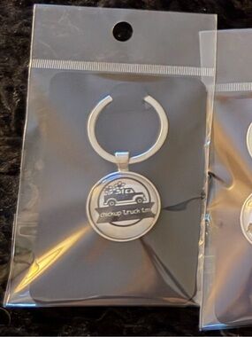 Chickup Truck logo keychain with Truck 🩵🛻🐥🩵